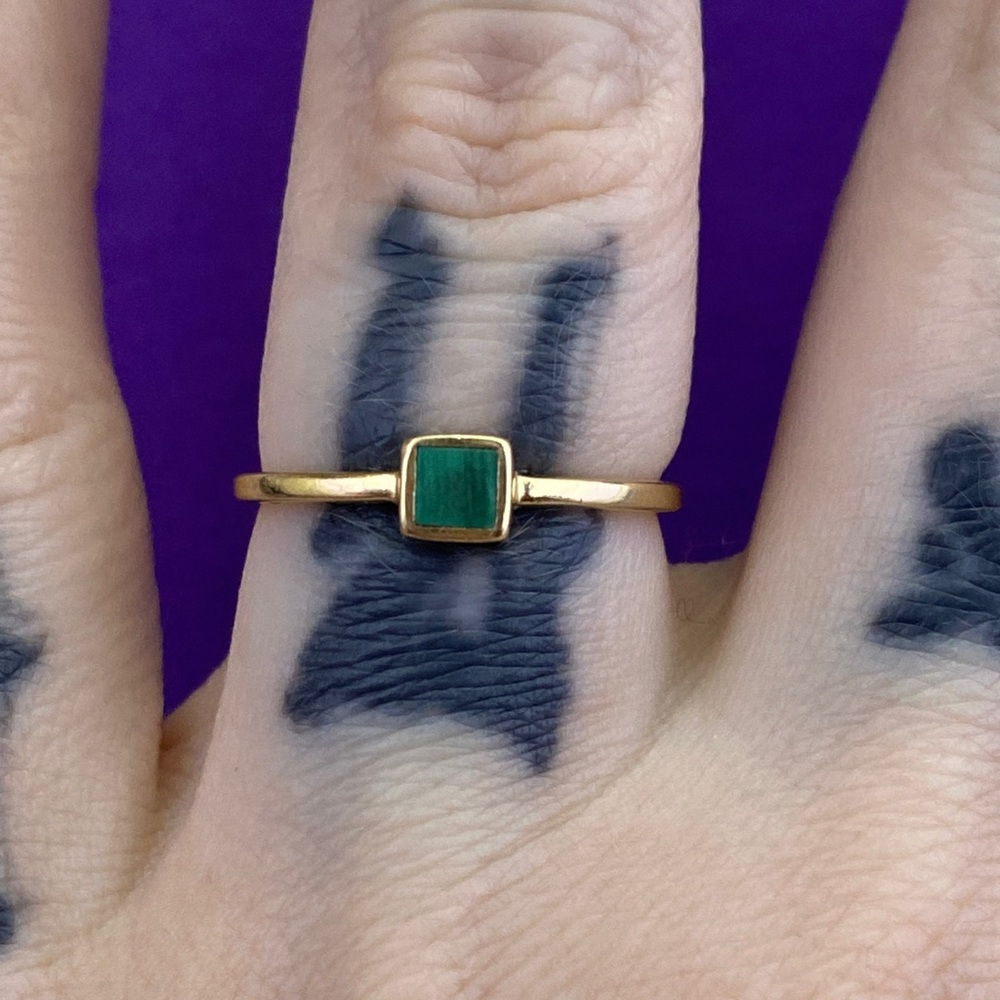 💛 Mejuri 14k Gold Square Malachite Ring | Minimalist Stackable Fine Jewelry - Picture 2 of 6